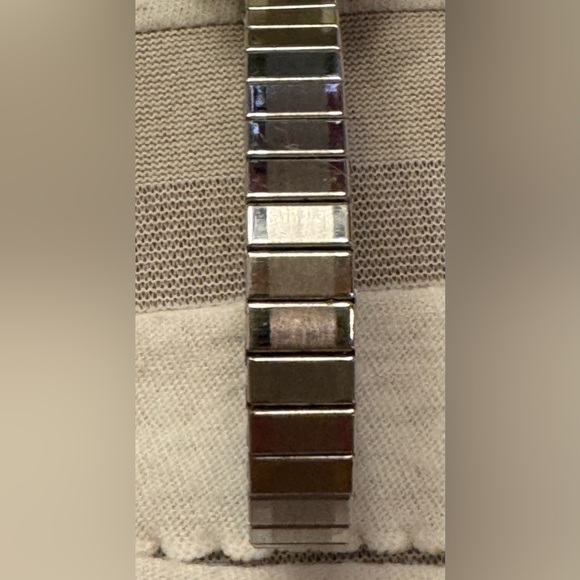 Analog Watch Silver Tone Expansion Stretch Band Oval Shaped Face Women’s Vintage - Picture 6 of 7